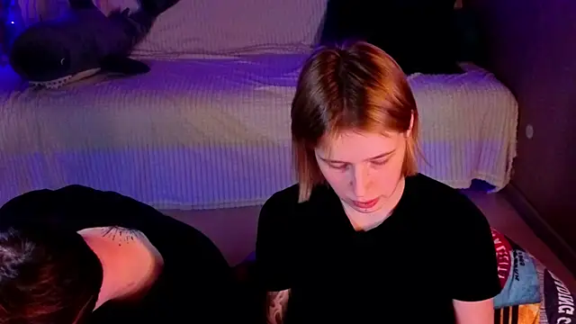 two_gerls_here webcam