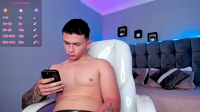 Thomas_moon live cam on StripChat