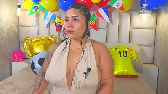 EmilyQueen3x webcam