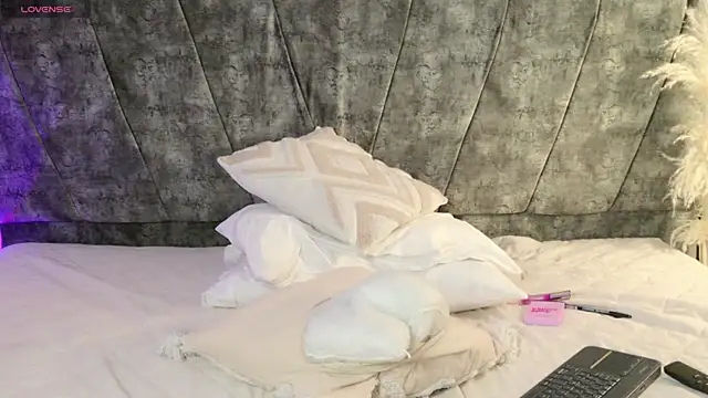 MadisonCollinss_ webcam