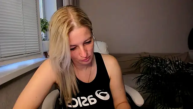 THE_GOLDEN_WOMAN webcam