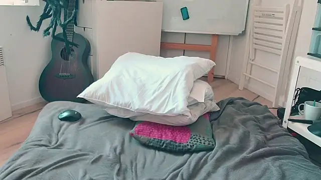 CeriseLapine webcam