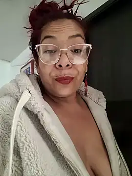 Scarlet_curly8a webcam