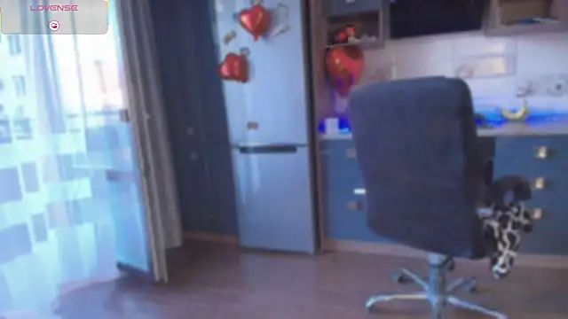 emlana live cam on StripChat