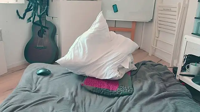 CeriseLapine webcam