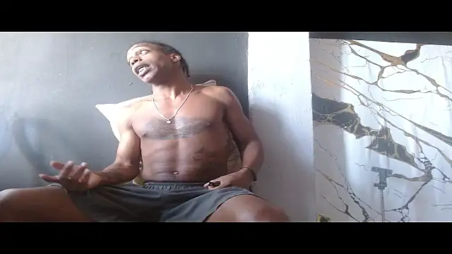 Larry-n-clouds webcam