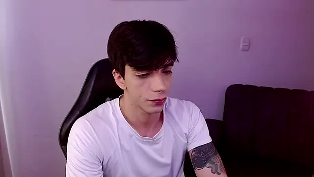 H3ll_B0I webcam
