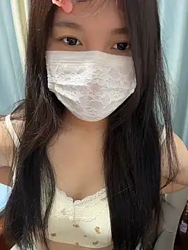 yiyi-love webcam