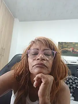 BustyMilf_ webcam