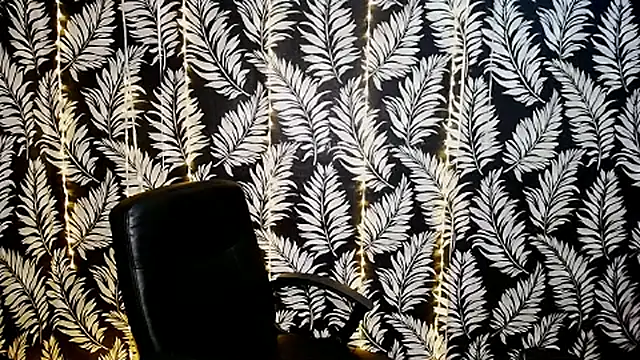Olivia_playful webcam