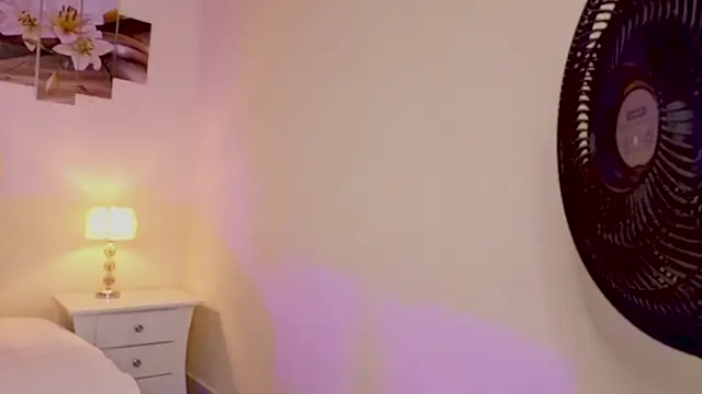naomifire_ webcam