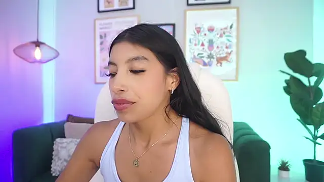 Tiffany_Low webcam