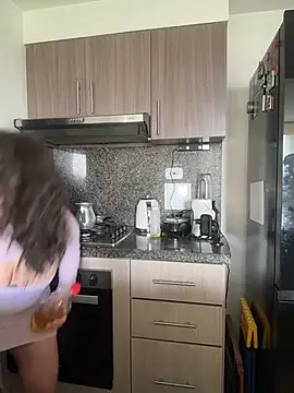 sukhakunis1 live sex cam