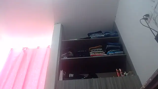 nicolle_milf1978 webcam