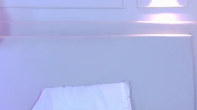 NaomiKlarc webcam