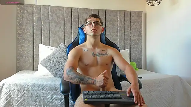Calvin_Hunter webcam
