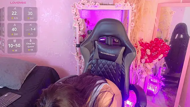 Emily_Roussee webcam