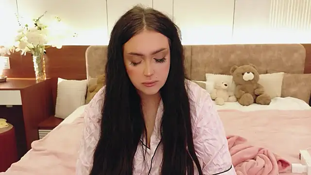 UR_MADDY_ONLINE webcam