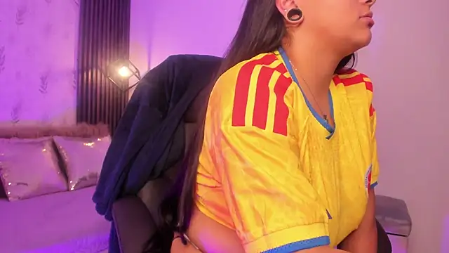 Bella_Raven webcam