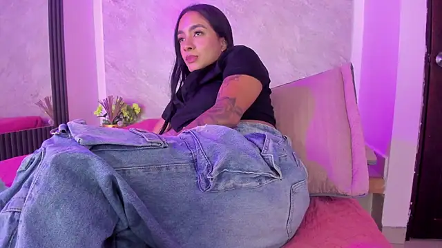 Estefy_gomez09 live cam on StripChat