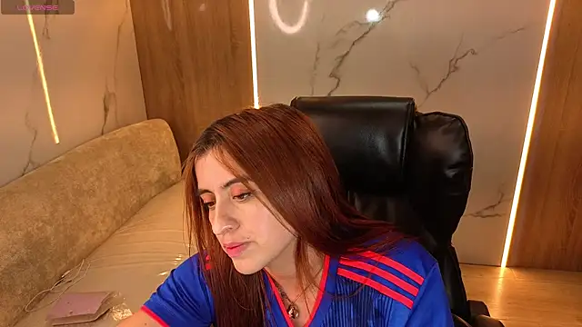 andrea_tasty_tf live cam on StripChat