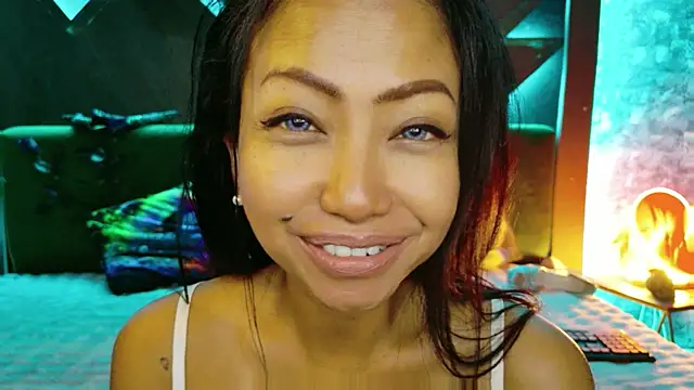 ElyaQuinn live cam on StripChat