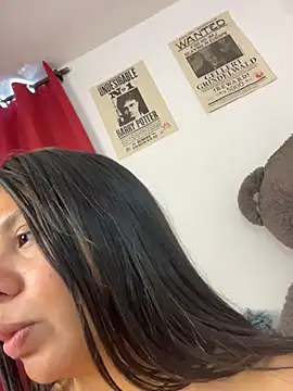 downsonMia webcam