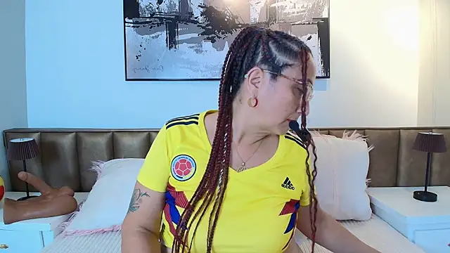 AlessandraLeroy webcam