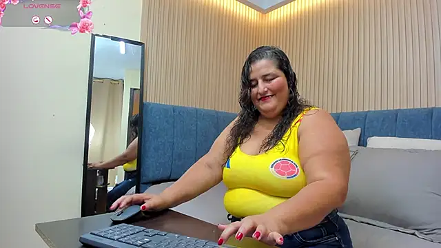 zara_milf live cam on StripChat