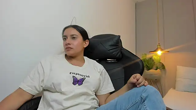 kira_relish webcam