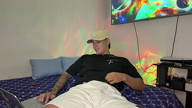 SexxxySquirterStev777 webcam