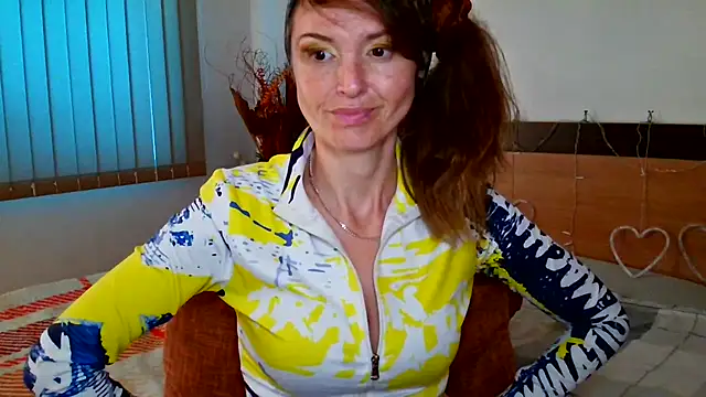 LoveElenika webcam