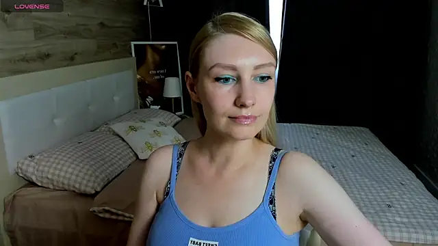 ReginaAmour live cam on StripChat