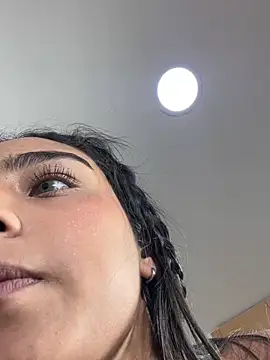 mialuxuryyx live cam on StripChat
