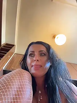 Hotmomcheckk_ webcam