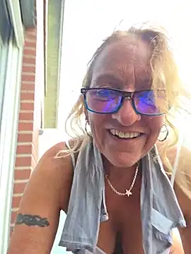 HotWifeLyn68 webcam