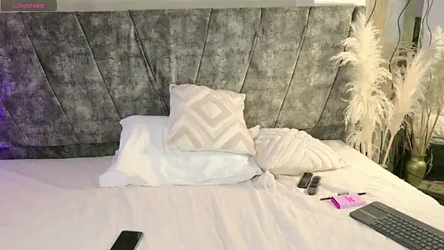 MadisonCollinss_ webcam