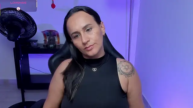 Sara_Charmy webcam