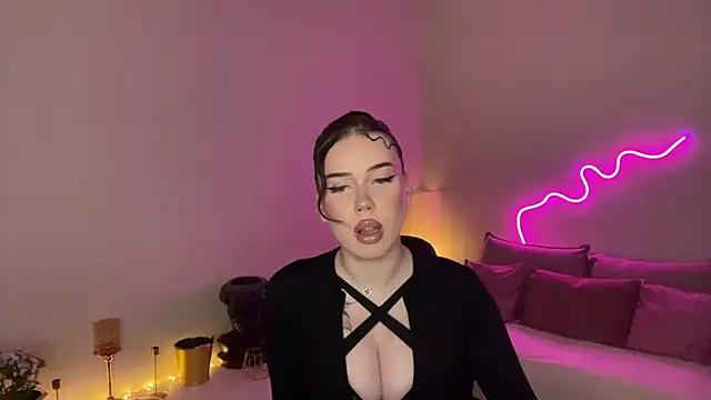 mistress_of_hearts live cam on StripChat