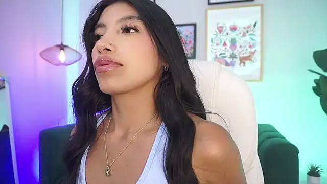 Tiffany_Low webcam