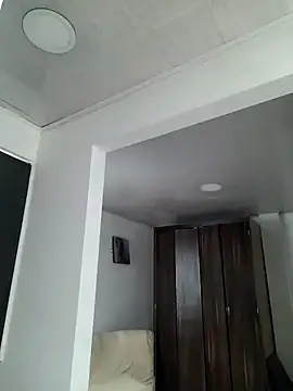 Scarlet_curly8a webcam