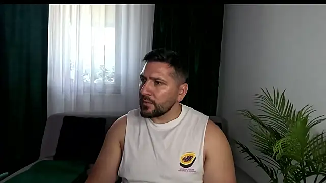 Gold_Alpha_Boy webcam