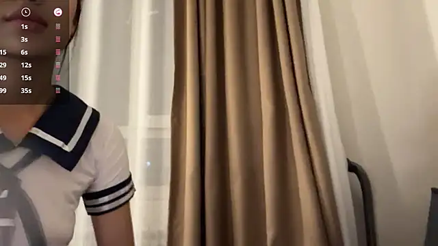 Ur_neighbor_Kira webcam