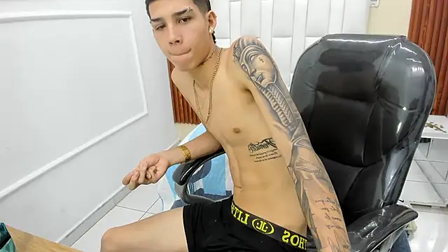 paul_ponce live cam on StripChat