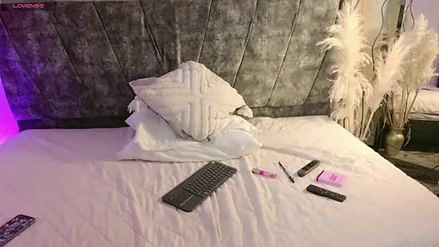 MadisonCollinss_ webcam