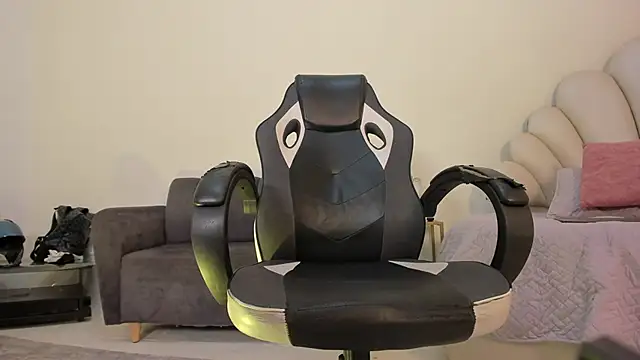 MaximusClark webcam