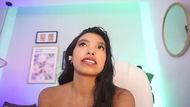 Tiffany_Low webcam