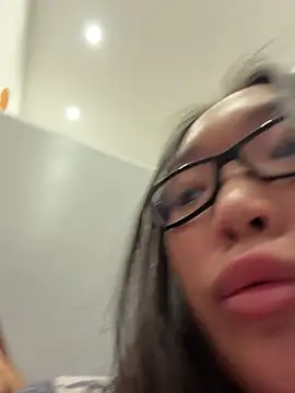 trytomakememoam webcam