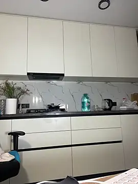 CurlyLara live sex cam