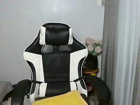 curlyasian_njxx webcam